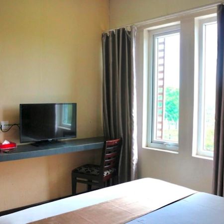Crew Express Hotel Lubukpakam Εξωτερικό φωτογραφία