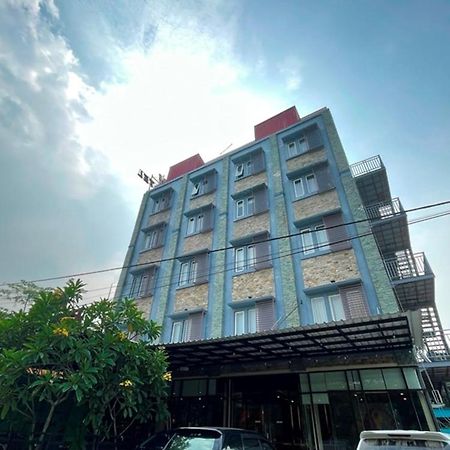 Crew Express Hotel Lubukpakam Εξωτερικό φωτογραφία