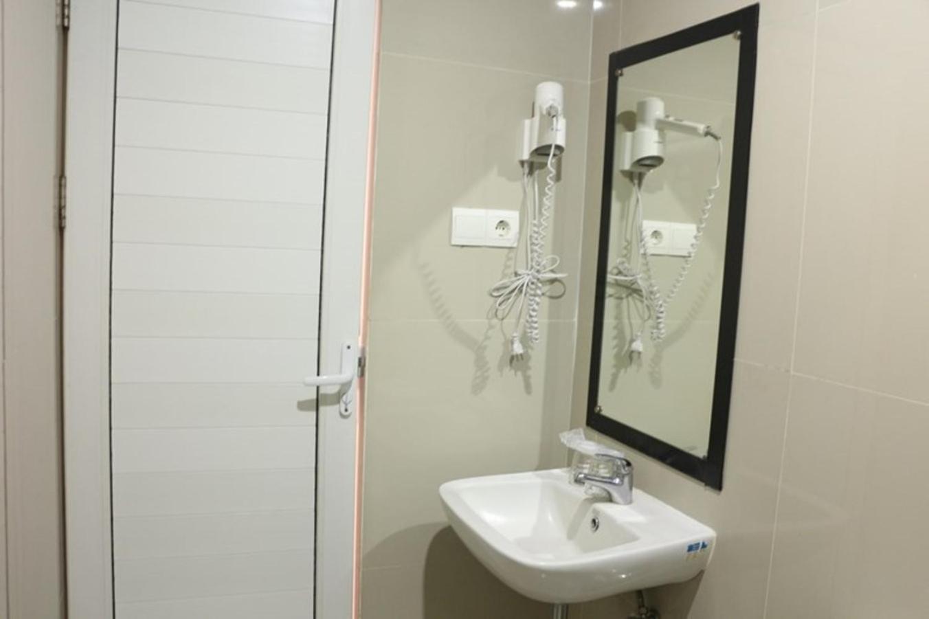 Crew Express Hotel Lubukpakam Εξωτερικό φωτογραφία