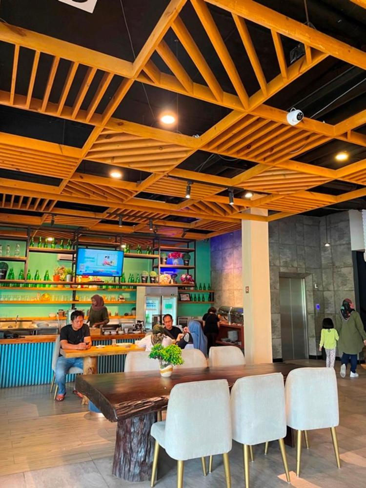 Crew Express Hotel Lubukpakam Εξωτερικό φωτογραφία