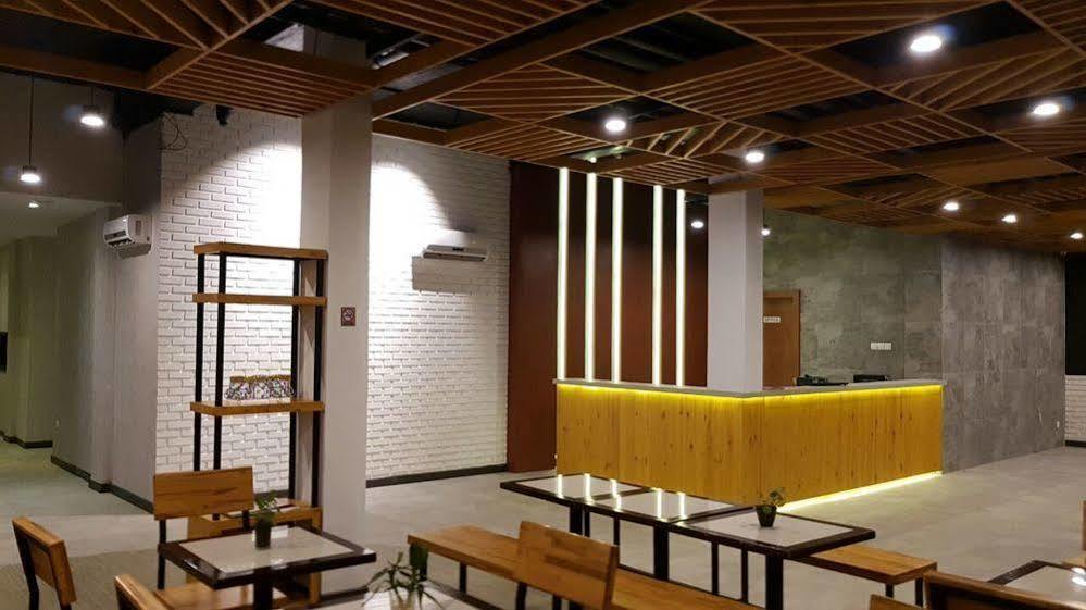 Crew Express Hotel Lubukpakam Εξωτερικό φωτογραφία
